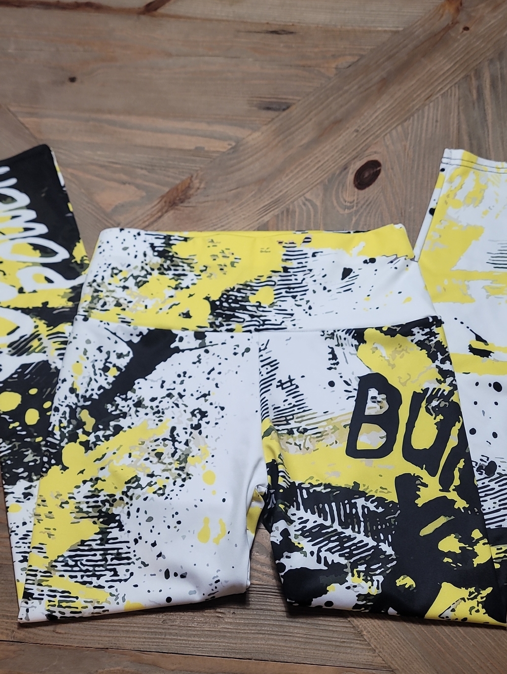 Womens Yellow & Black Graphic Leggings